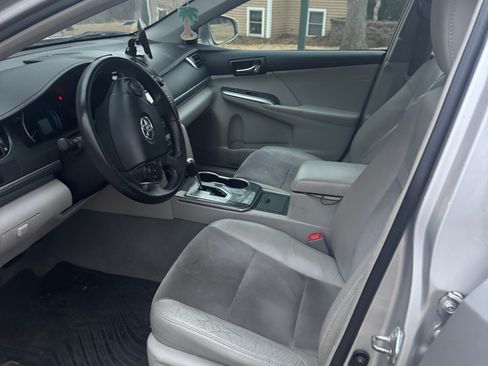 Used 2013 Toyota Camry XLE w/ Leather Pkg image 12