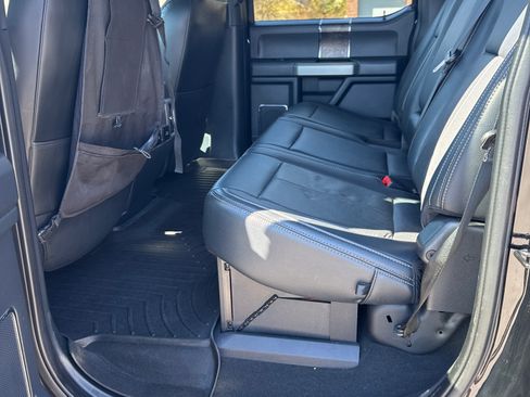 Used 2022 Ford F250 Lariat w/ Black Appearance Package image 9