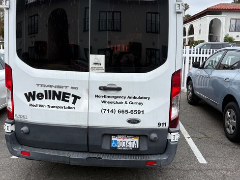 Used 2018 Ford Transit 150 148 Medium Roof image 5