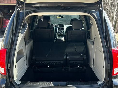 Used 2017 Dodge Grand Caravan SXT image 27