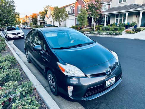 Used 2013 Toyota Prius Four image 2
