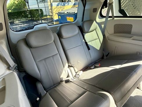 Used 2010 Dodge Grand Caravan SXT image 15