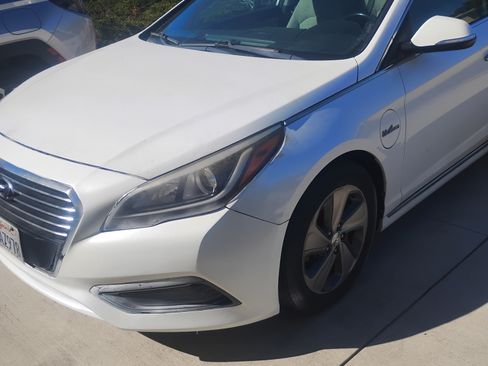 Used 2017 Hyundai Sonata Plug-In Hybrid image 2