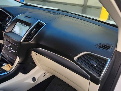 Used 2016 Ford Edge Titanium w/ Technology Package image 5
