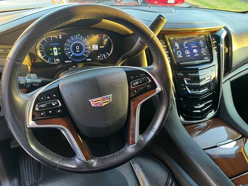 Used 2019 Cadillac Escalade ESV Luxury image 9
