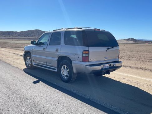 Used 2004 GMC Yukon Denali image 12