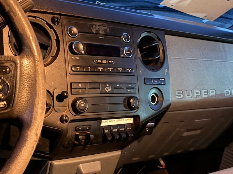 Used 2016 Ford F550 2WD Regular Cab Super Duty image 4