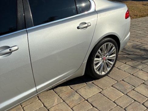 Used 2015 Jaguar XF Premium image 14