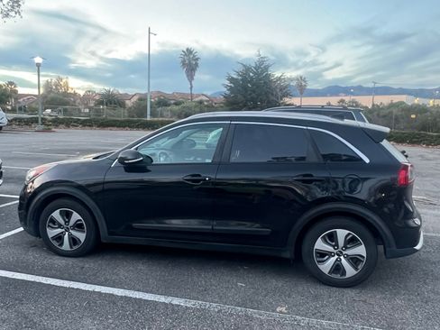 Used 2017 Kia Niro EX image 1