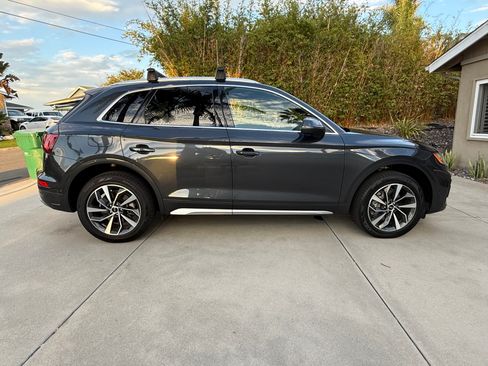 Used 2021 Audi Q5 Prestige w/ Prestige Package AWD/4WD image 2