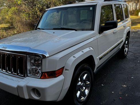 Used 2007 Jeep Commander Limited w/ Trailer Tow Group IV image 2