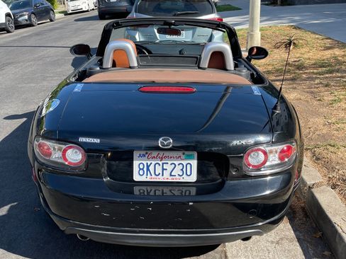 Used 2006 MAZDA MX-5 Miata Grand Touring w/ Premium Pkg RWD image 2