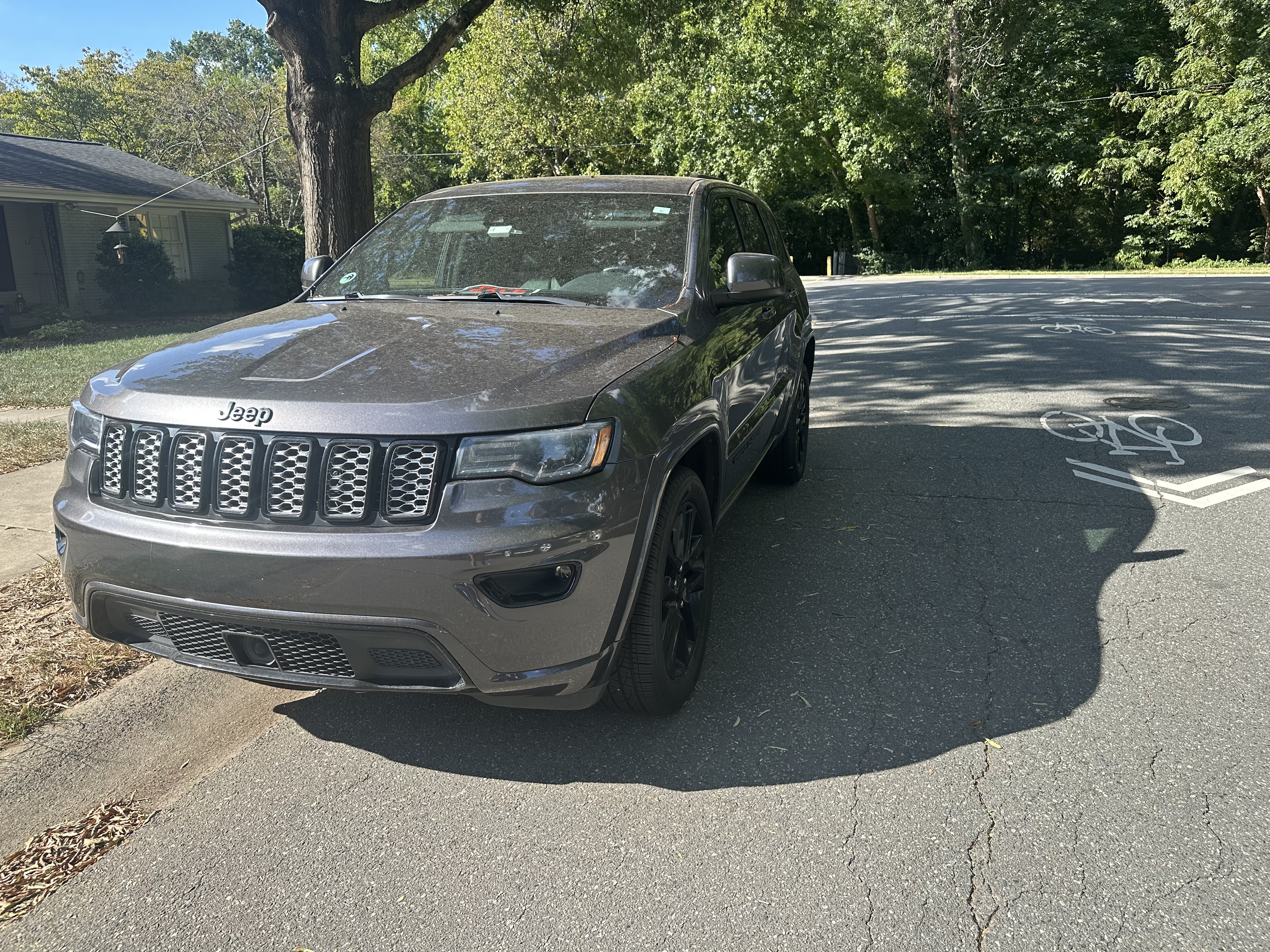 Used 2020 Jeep Grand Cherokee Altitude AWD/4WD image 4