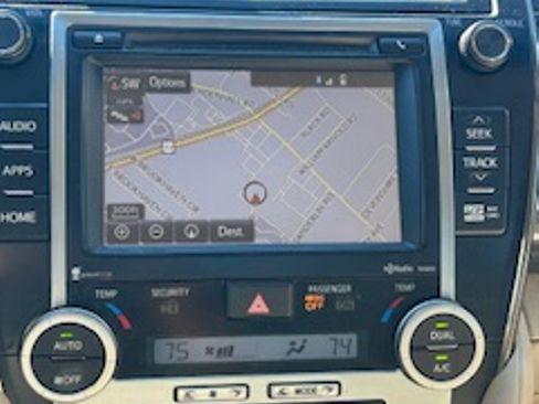 Used 2014 Toyota Camry XLE image 17