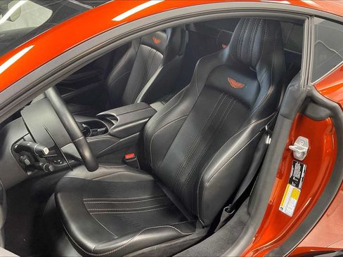Used 2019 Aston Martin V8 Vantage Coupe 2D image 5