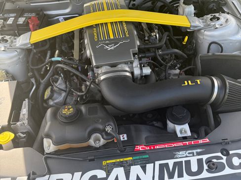 Used 2010 Ford Mustang GT image 7