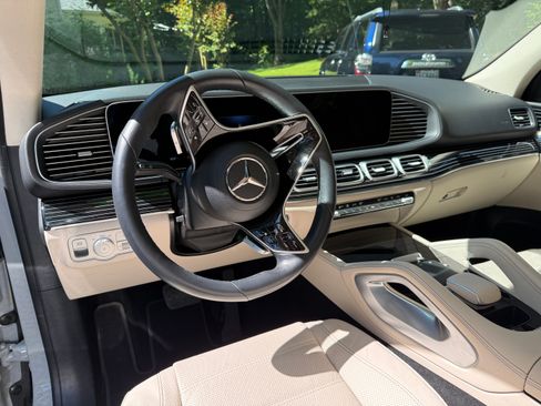 Used 2024 Mercedes-Benz GLE 450 4MATIC image 9