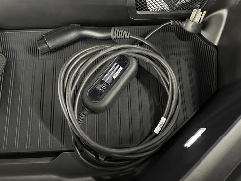 Used 2025 Rivian R1S Adventure image 13