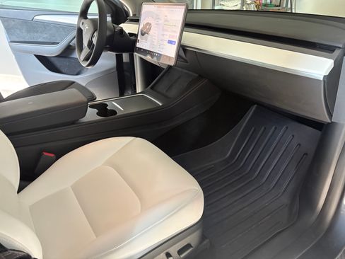 Used 2023 Tesla Model Y Long Range AWD/4WD image 13