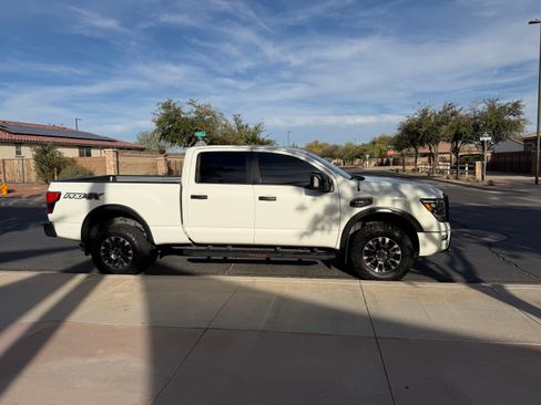Used 2021 Nissan Titan PRO-4X w/ Pro-4x Convenience Package image 5