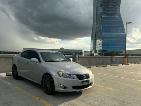 Used 2009 Lexus IS 250 w/ Premium Pkg RWD image 2