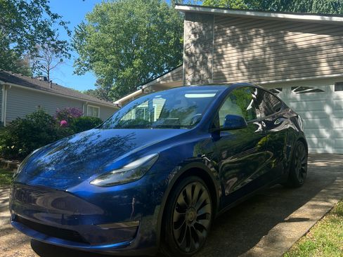 Used 2024 Tesla Model Y Performance image 8