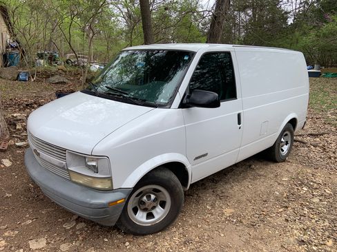 Used 2001 Chevrolet Astro image 2