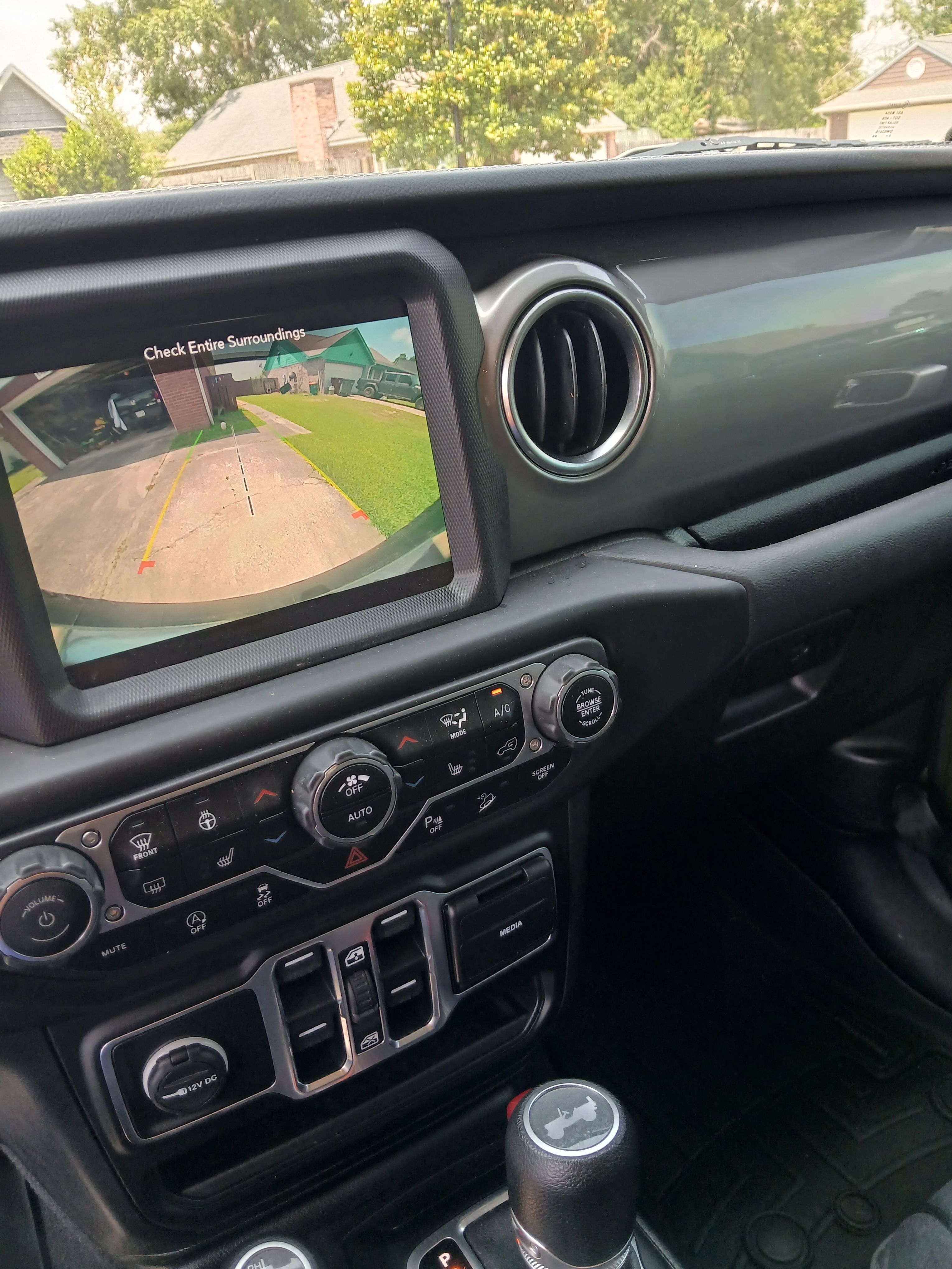Used 2020 Jeep Wrangler Unlimited Sahara AWD/4WD image 12