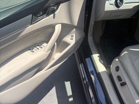 Used 2013 Volkswagen Passat TDI SE FWD image 12