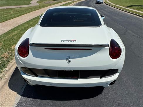 Used 2011 Ferrari California image 11