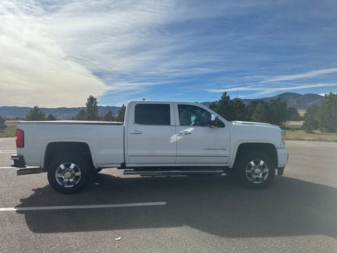 Used 2017 GMC Sierra 3500 Denali w/ Duramax Plus Package image 8
