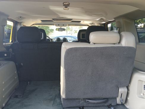 Used 2003 HUMMER H2 w/ Preferred Equipment Group image 14