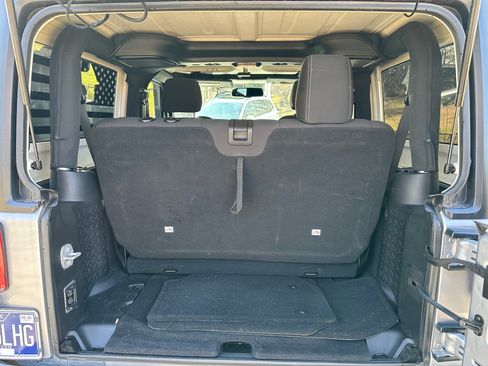 Used 2016 Jeep Wrangler Rubicon w/ Power Convenience Group image 10