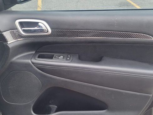 Used 2014 Jeep Grand Cherokee SRT image 11