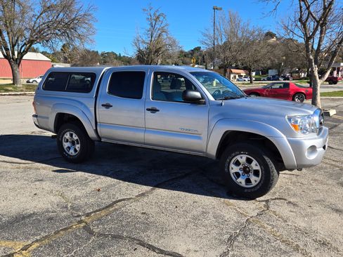Used 2006 Toyota Tacoma PreRunner w/ SR5 Pkg #2 image 2