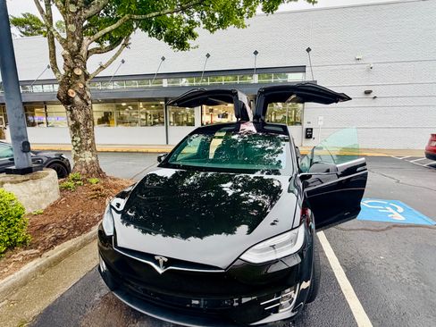 Used 2016 Tesla Model X 60D image 6