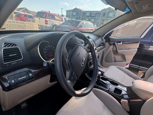 Used 2015 Kia Sorento LX FWD image 25
