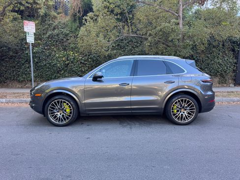 Used 2021 Porsche Cayenne E-Hybrid AWD/4WD image 1