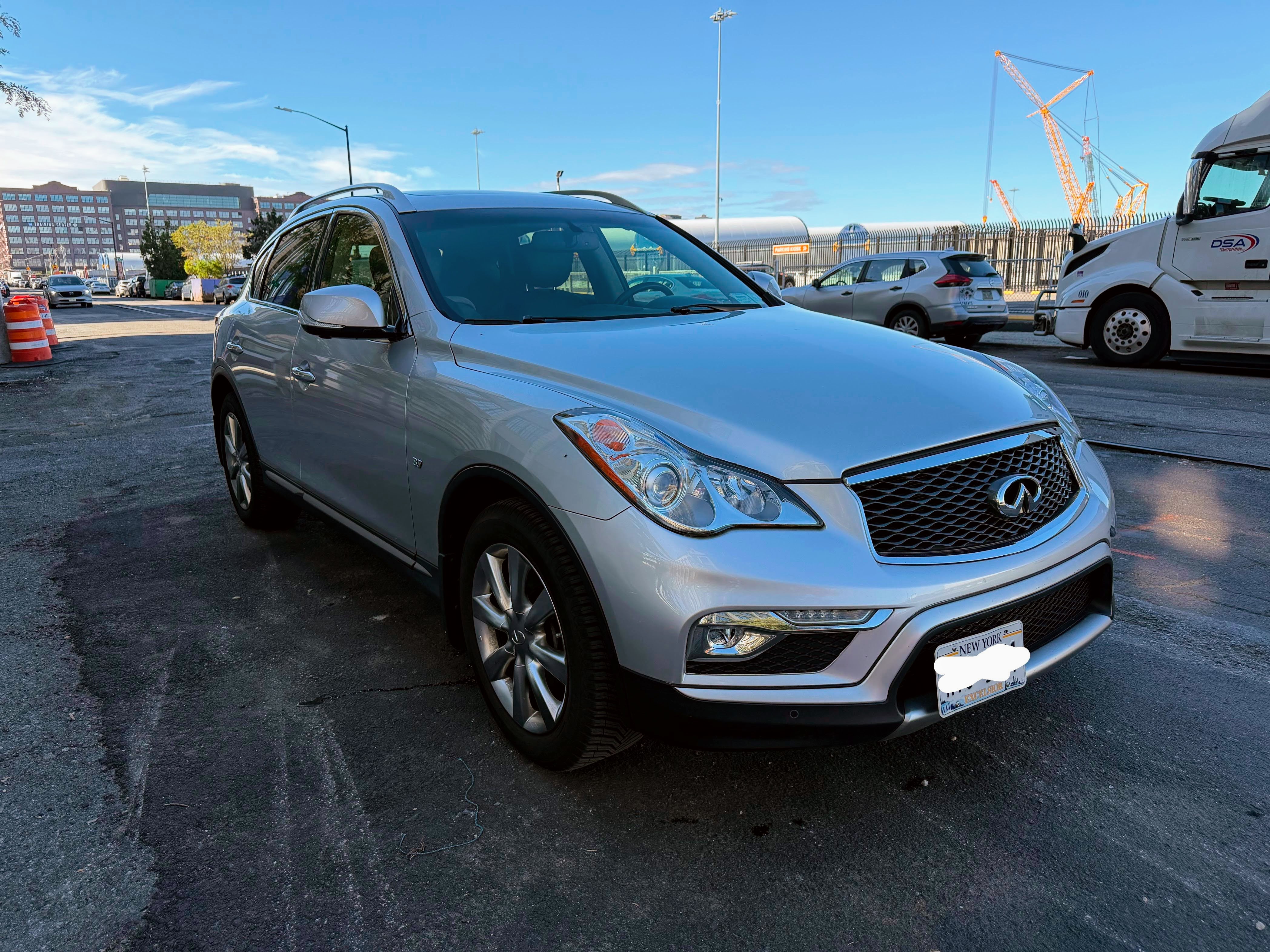 Used 2017 INFINITI QX50 2WD w/ Premium Plus Package image 4