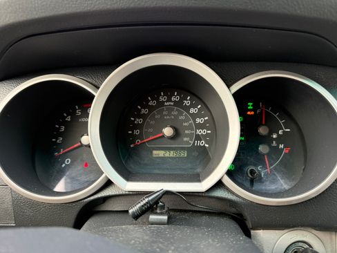 Used 2006 Toyota 4Runner SR5 AWD/4WD image 5