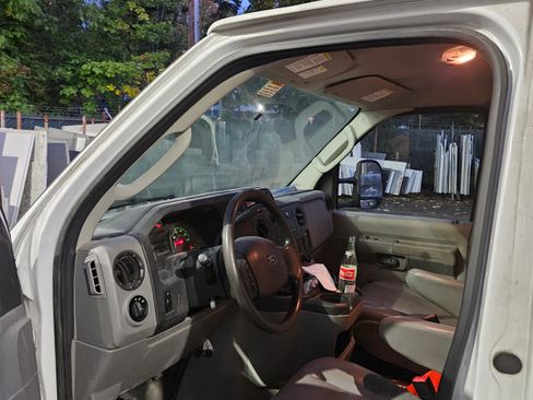 Used 2018 Ford E-350 and Econoline 350 Super Duty w/ Power Windows & Locks Group image 10