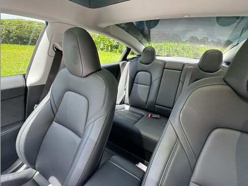 Used 2023 Tesla Model 3 Standard Range image 10