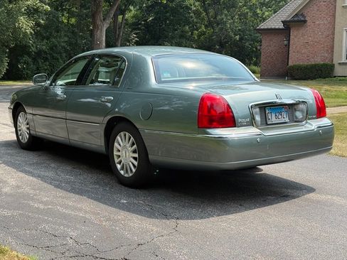 Used 2004 Lincoln Town Car Ultimate RWD image 6