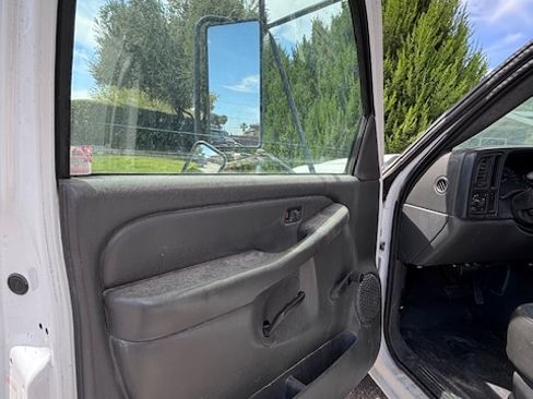 Used 2005 Chevrolet Silverado 3500 2WD Regular Cab image 15