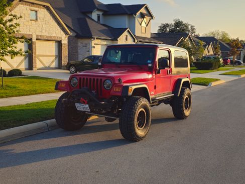 Used 2004 Jeep Wrangler 4WD image 1