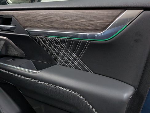 Used 2025 GMC Acadia Denali w/ Super Cruise Package image 15