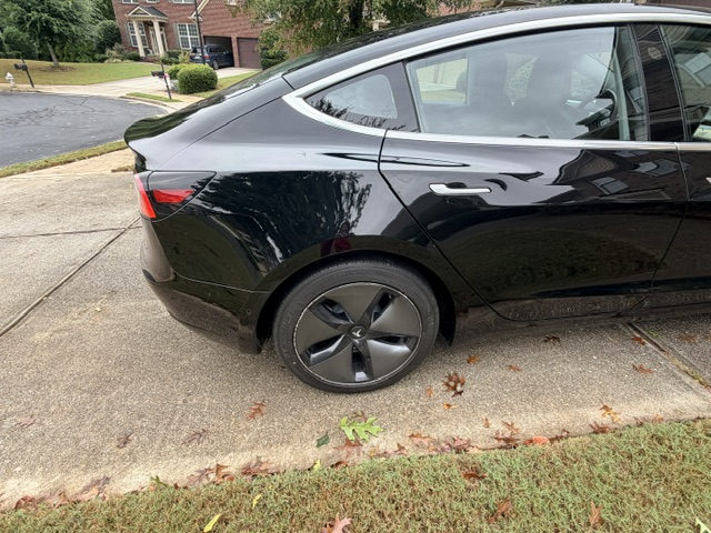Used 2018 Tesla Model 3 Mid Range RWD image 9