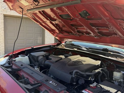 Used 2017 Toyota Tacoma TRD Sport w/ Tow Package (A/T) image 13