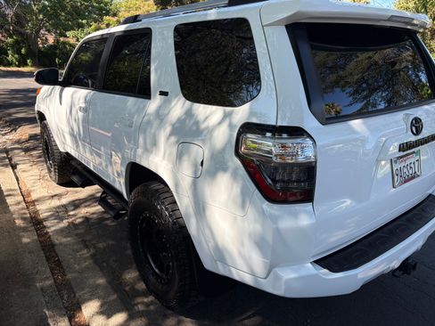 Used 2022 Toyota 4Runner SR5 Premium w/ Moonroof Package AWD/4WD image 2