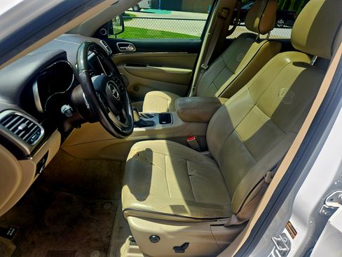 Used 2017 Jeep Grand Cherokee Overland RWD image 8